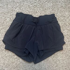 Lululemon Hotty Hot Shorts Size 8 2.5 inch inseam built in spandex